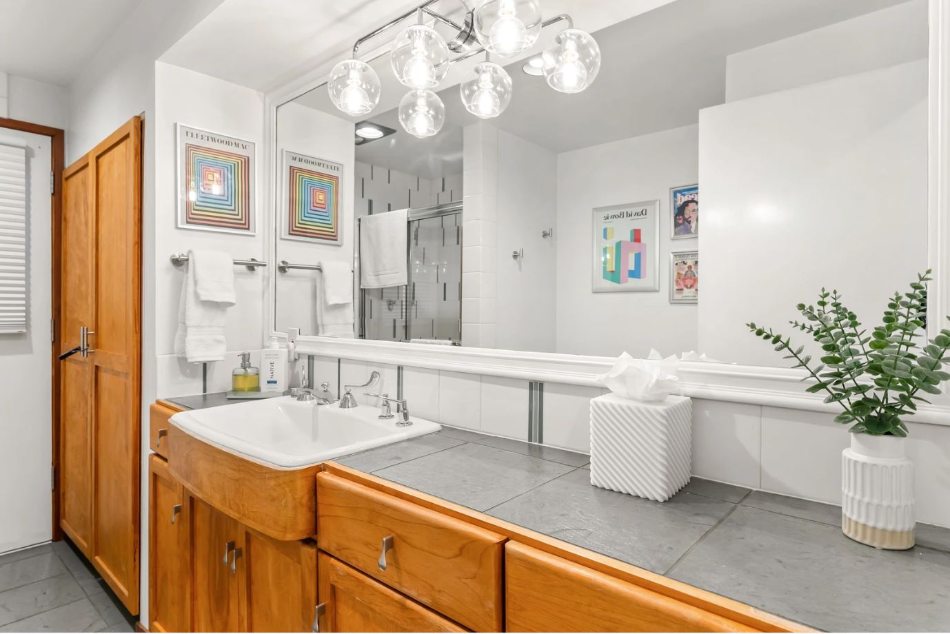 Modern House Bathroom